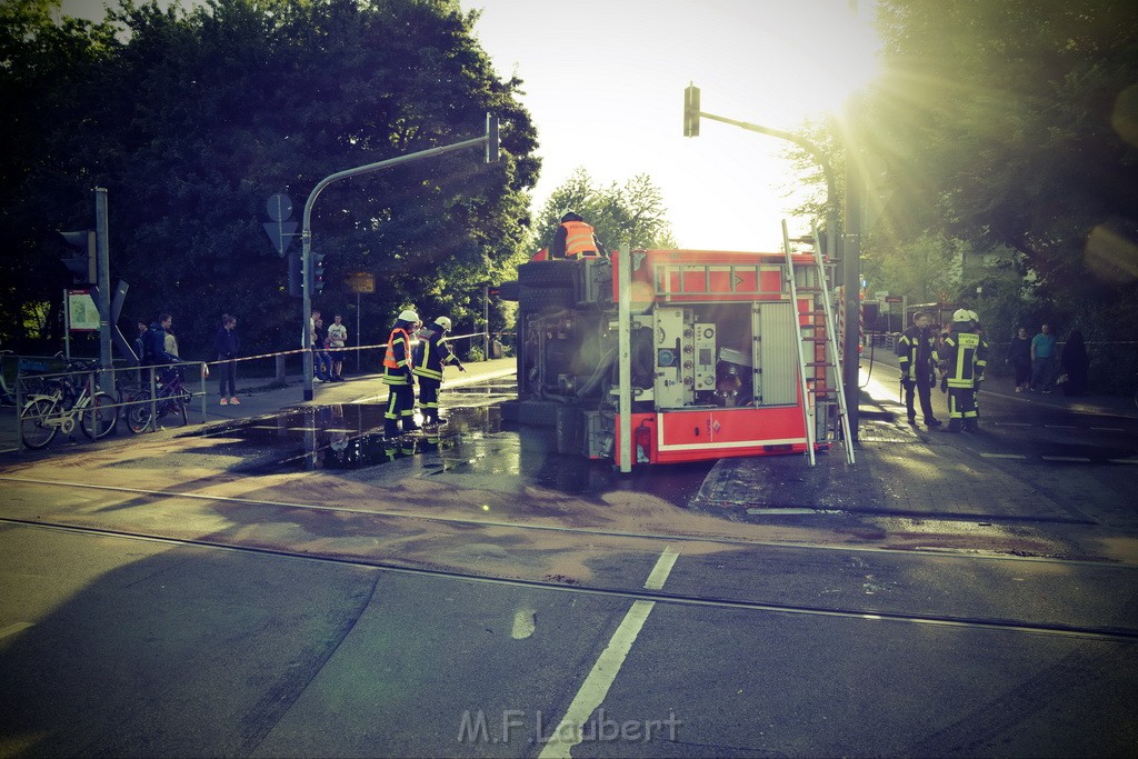 TLF 4 umgestuerzt Koeln Bocklemuend Ollenhauer Ring Militaerringstr P009.JPG - Miklos Laubert